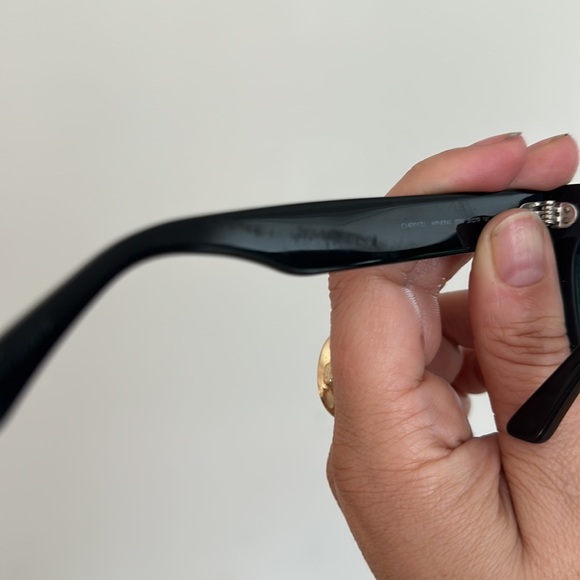 CELINE
Rectangular cat-eye sunglasses. Minimal signs of wear. - Picture 9 of 11